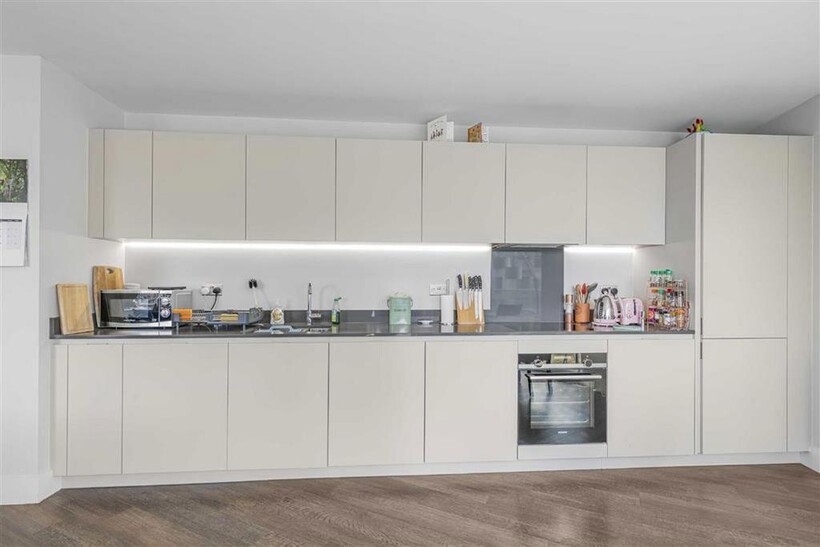 North End Road, Wembley HA9 2 bed flat to rent - £2,496 pcm (£576 pw)