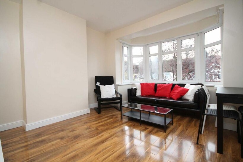 Huxley Gardens, London NW10 2 bed flat to rent - £1,647 pcm (£380 pw)