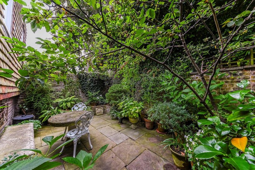 Perrins Walk, London, NW3 3 bed end of terrace house to rent - £8,667 pcm (£2,000 pw)