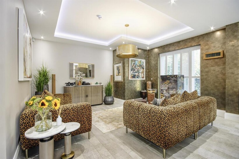 Open-Plan Kitchen/Dining/Drawing Room