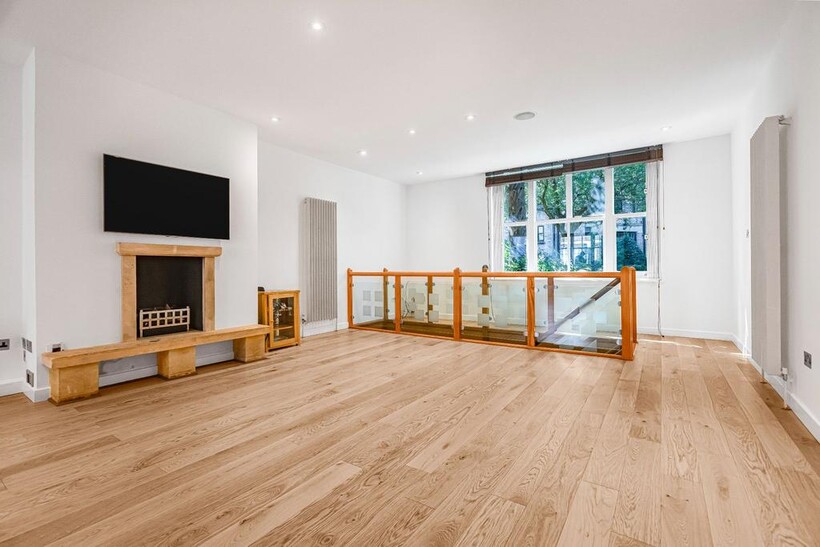 Yeomans Row, London SW3 3 bed detached house to rent - £7,150 pcm (£1,650 pw)