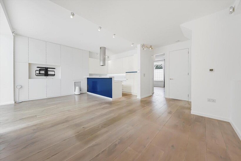 Howitt Road, London, NW3 4 bed flat to rent - £5,850 pcm (£1,350 pw)