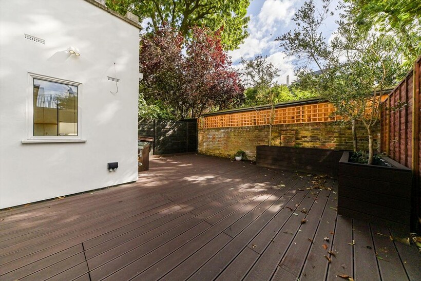 Howitt Road, London, NW3 4 bed flat to rent - £5,850 pcm (£1,350 pw)