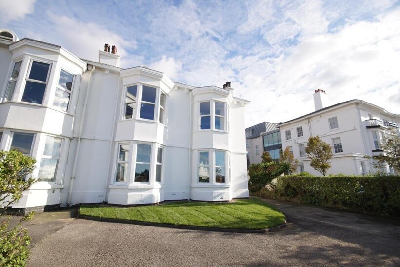 Promenade, Southport PR8 3 bed apartment to rent - £34,667 pcm (£8,000 pw)