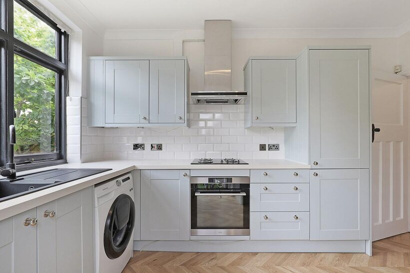 Malvern Drive, Woodford Green, IG8 3 bed semi-detached house to rent - £3,100 pcm (£715 pw)