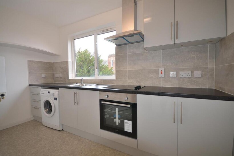 Northolt Road, Harrow, Middlesex, HA2... 2 bed flat to rent - £1,575 pcm (£363 pw)