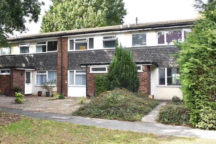 Station Avenue, Walton-on-Thames, KT12 3 bed terraced house to rent - £2,250 pcm (£519 pw)