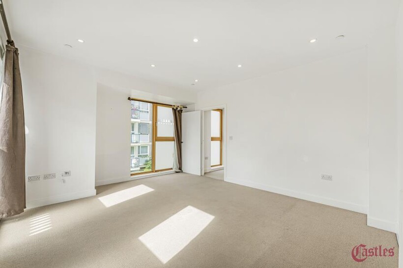 Whiston Road, Hackney E2 4 bed townhouse to rent - £4,200 pcm (£969 pw)