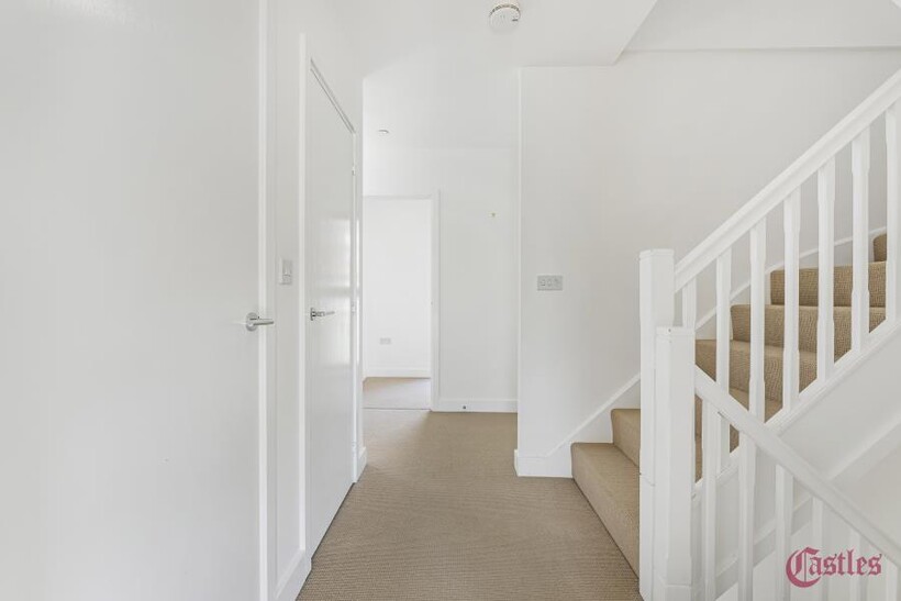 Whiston Road, Hackney E2 4 bed townhouse to rent - £4,200 pcm (£969 pw)