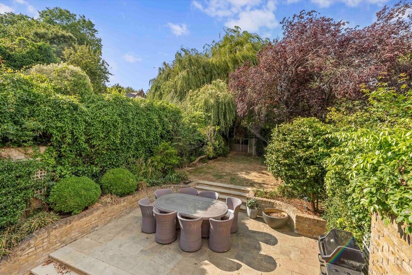 Blenkarne Road, Wandsworth, London, SW11 5 bed terraced house to rent - £9,500 pcm (£2,192 pw)