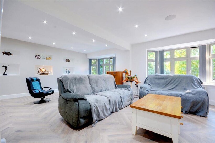 Toton Lane, Stapleford, Nottingham... 9 bed detached house to rent - £5,950 pcm (£1,373 pw)