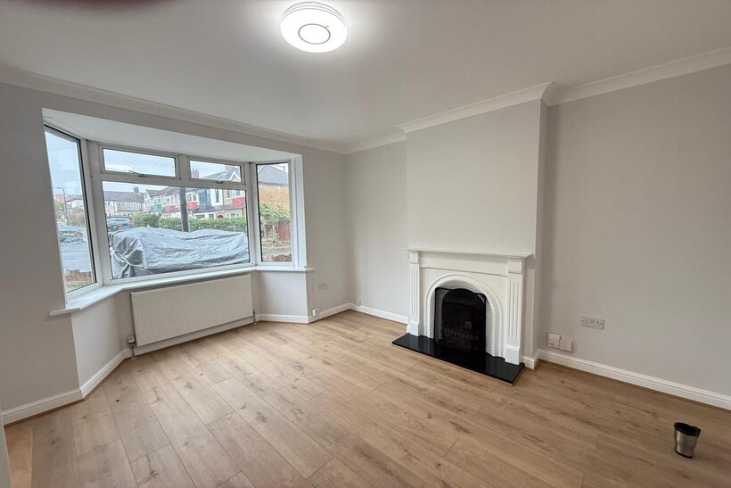 Carr Road, Northolt UB5 1 bed maisonette to rent - £1,475 pcm (£340 pw)