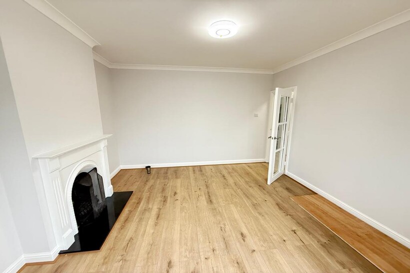 Carr Road, Northolt UB5 1 bed maisonette to rent - £1,475 pcm (£340 pw)