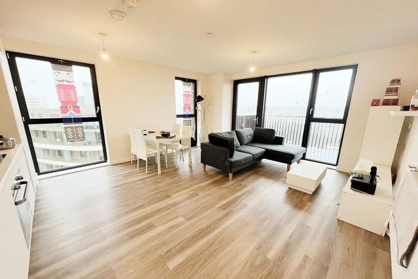 Wembley HA9 2 bed apartment to rent - £2,250 pcm (£519 pw)