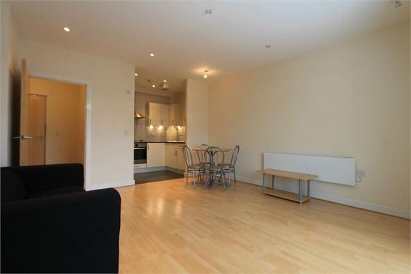 Rosse Gardens, Desvignes Drive... 2 bed apartment to rent - £1,775 pcm (£410 pw)