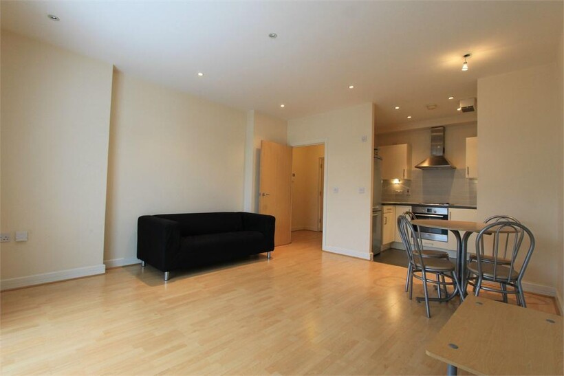 Rosse Gardens, Desvignes Drive... 2 bed apartment to rent - £1,775 pcm (£410 pw)