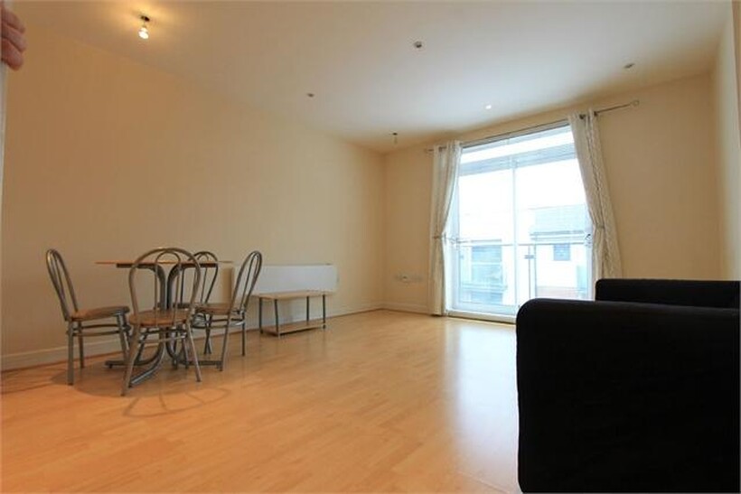Rosse Gardens, Desvignes Drive... 2 bed apartment to rent - £1,775 pcm (£410 pw)