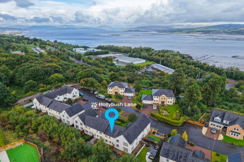 Hollybush Lane, Port Glasgow 2 bed terraced house to rent - £1,150 pcm (£265 pw)