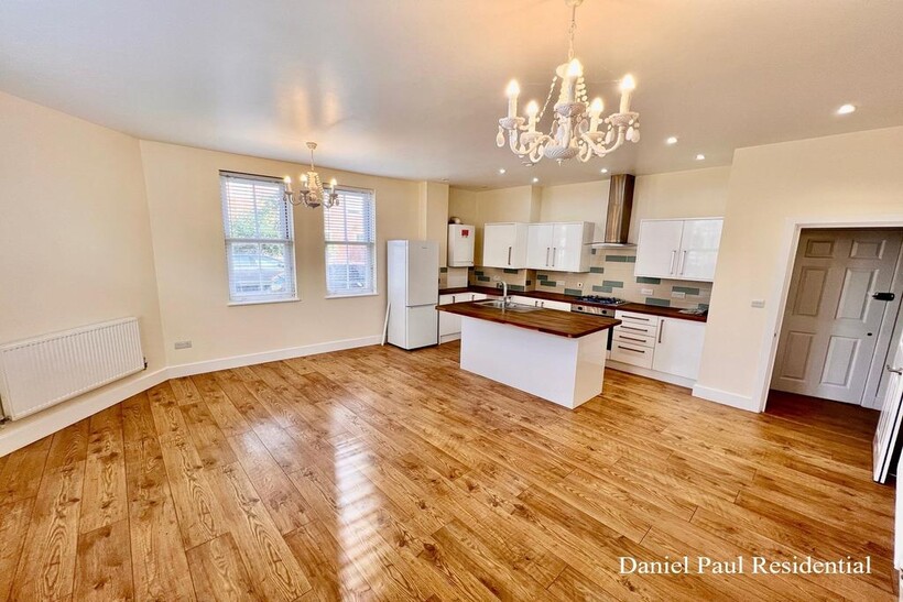 Junction Road 2 bed ground floor flat to rent - £1,998 pcm (£461 pw)