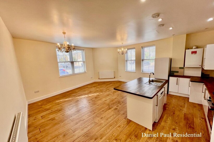 Junction Road 2 bed ground floor flat to rent - £1,998 pcm (£461 pw)