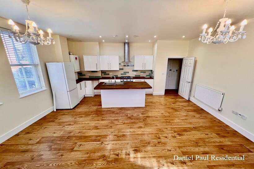 Junction Road 2 bed ground floor flat to rent - £1,998 pcm (£461 pw)