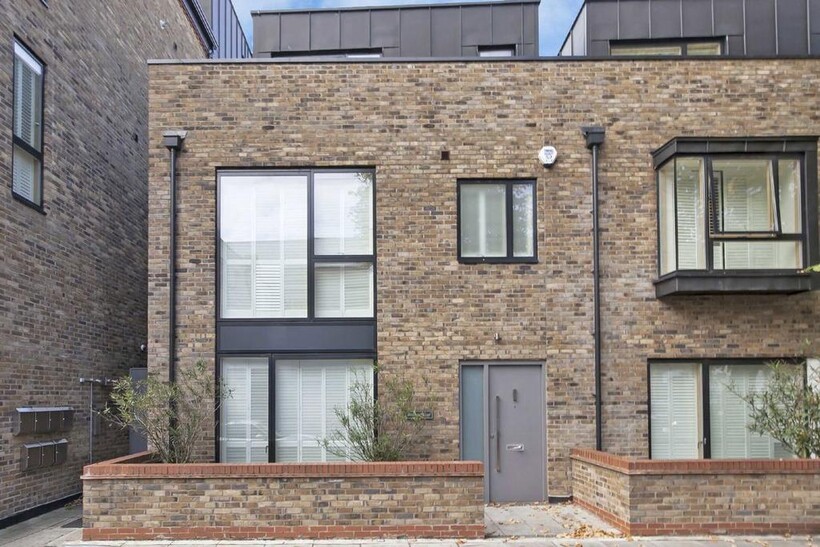 Upham Park Road, London W4 4 bed house to rent - £5,997 pcm (£1,384 pw)