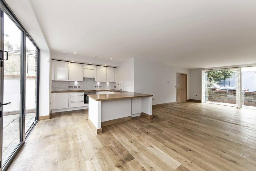 Upham Park Road, London W4 4 bed house to rent - £5,997 pcm (£1,384 pw)