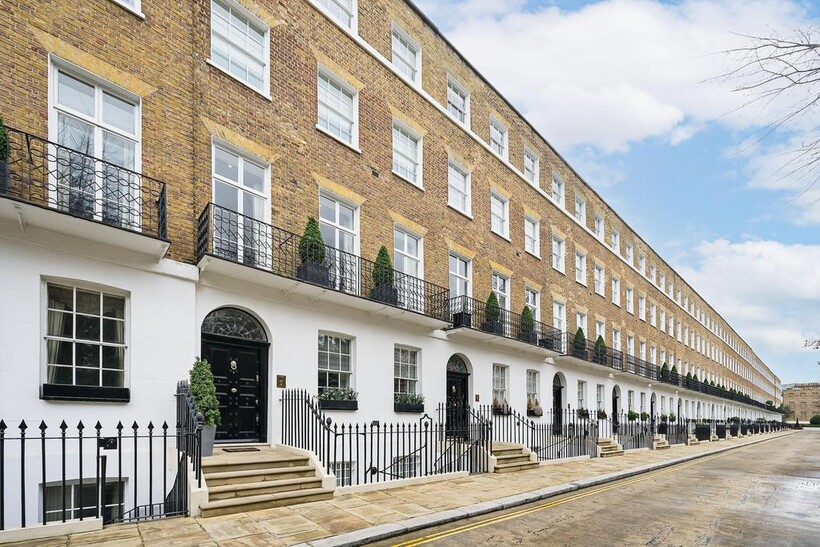 Earls Terrace, Kensington, London, W8 6 bed terraced house to rent - £35,750 pcm (£8,250 pw)
