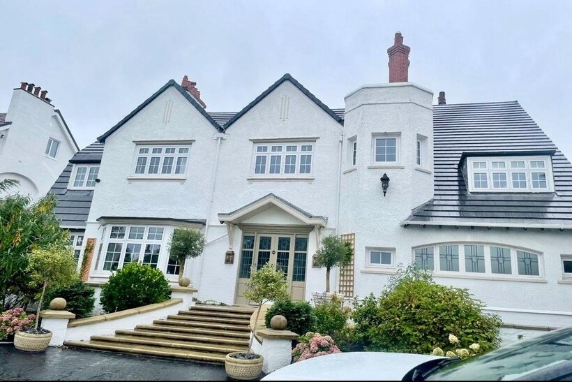 Waterloo Road, Southport PR8 5 bed detached house to rent - £216,667 pcm (£50,000 pw)
