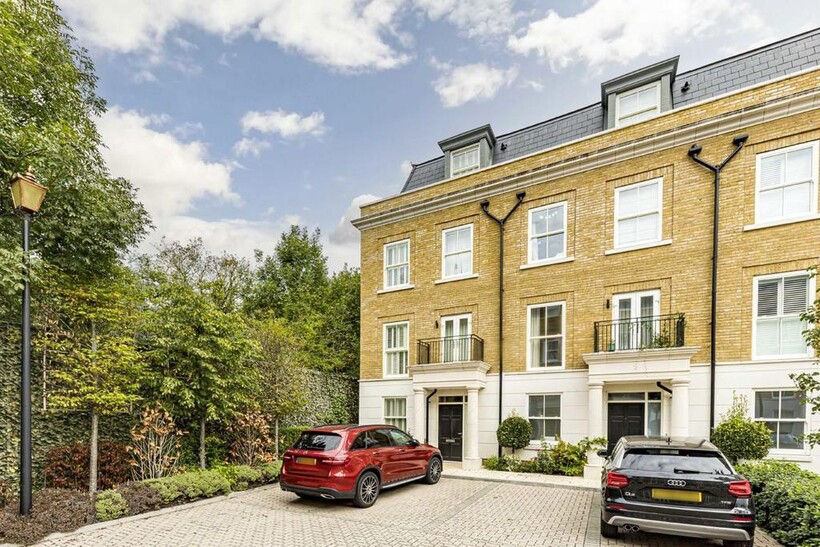 Brewery Lane, Twickenham TW1 4 bed end of terrace house to rent - £4,750 pcm (£1,096 pw)
