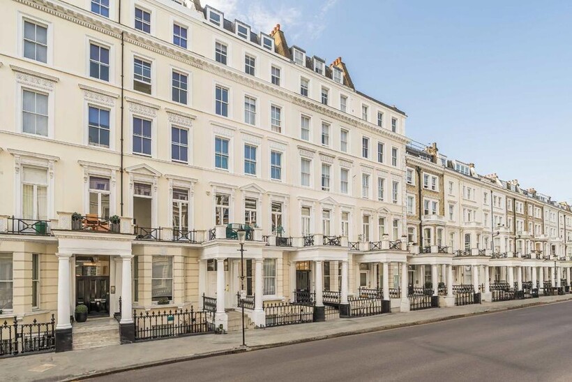 Lexham Gardens, London W8 2 bed flat to rent - £4,996 pcm (£1,153 pw)