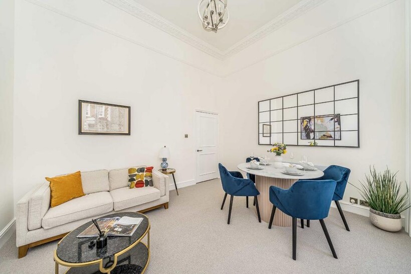 Lexham Gardens, London W8 2 bed flat to rent - £4,996 pcm (£1,153 pw)