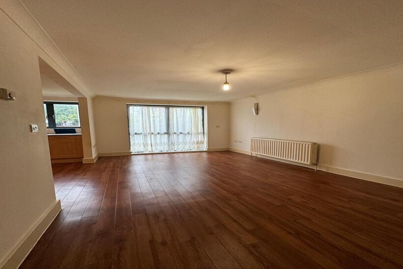 81 Twyford Abbey Road, London NW10 1 bed apartment to rent - £2,250 pcm (£519 pw)