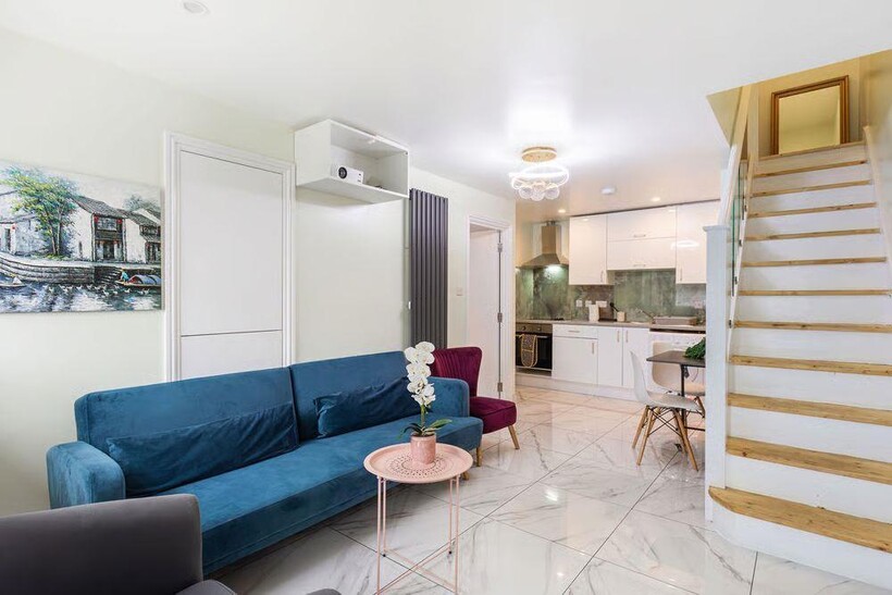 Joshua Street, Lodnon, E14 3 bed terraced house to rent - £2,899 pcm (£669 pw)