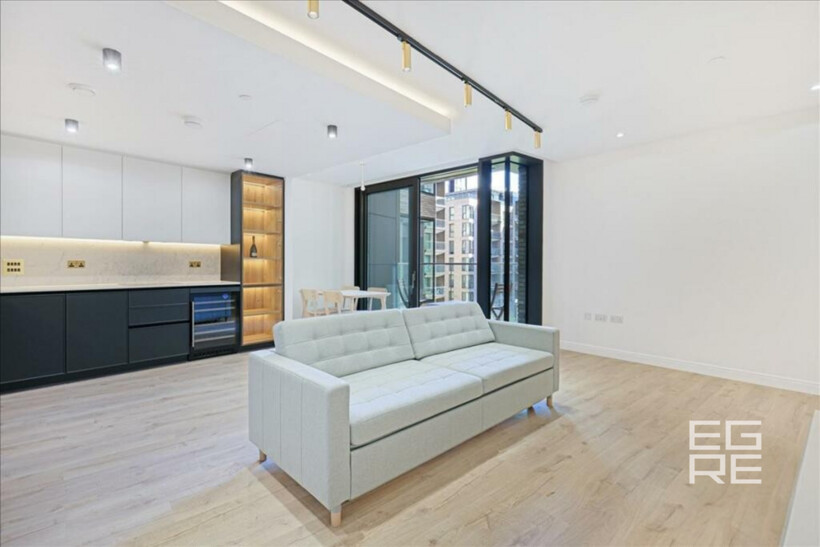 250 City Road, London EC1V 2 bed apartment to rent - £4,300 pcm (£992 pw)