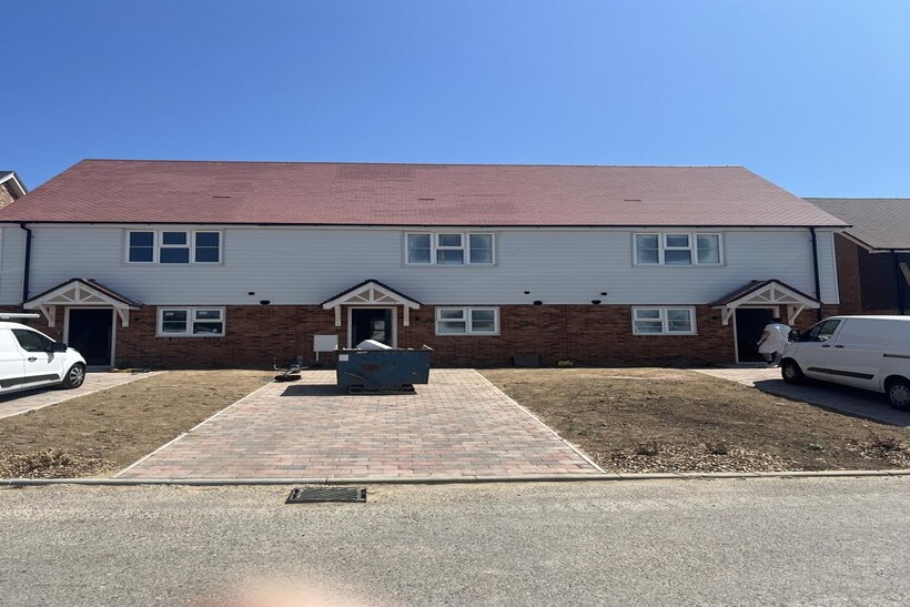 Edward Way, Polegate BN26 2 bed end of terrace house to rent - £1,550 pcm (£358 pw)