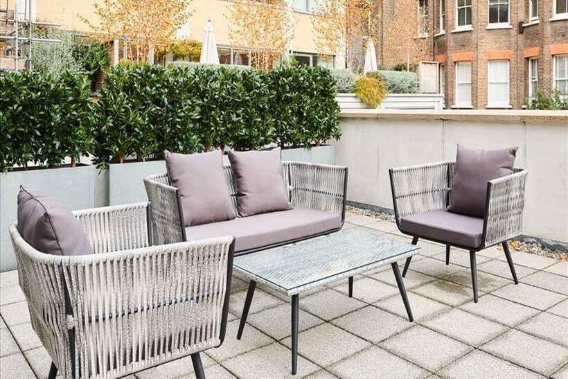 Young Street, London W8 2 bed apartment to rent - £8,450 pcm (£1,950 pw)