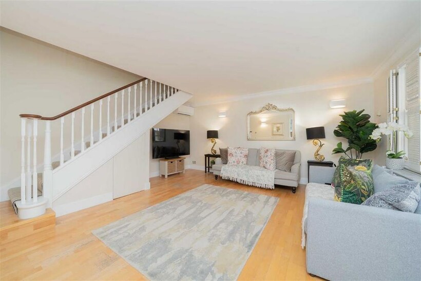 Onslow Mews West, London SW7 3 bed house to rent - £5,395 pcm (£1,245 pw)