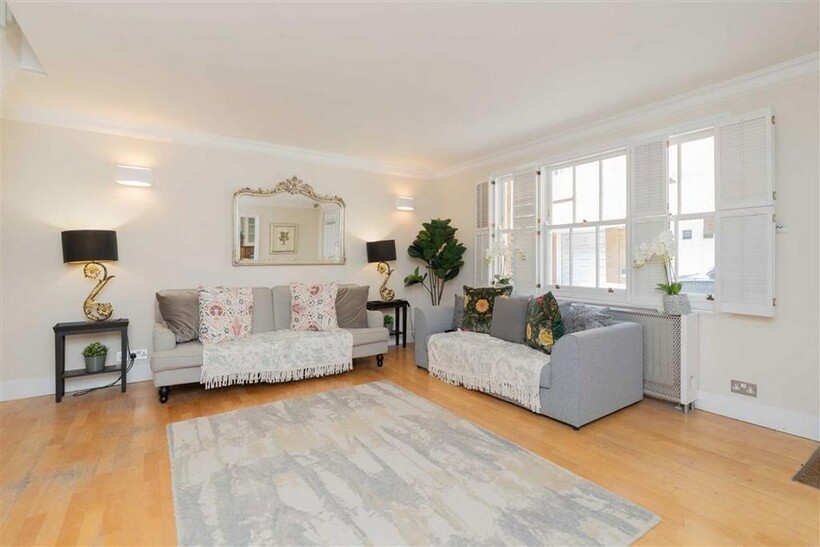 Onslow Mews West, London SW7 3 bed house to rent - £5,395 pcm (£1,245 pw)