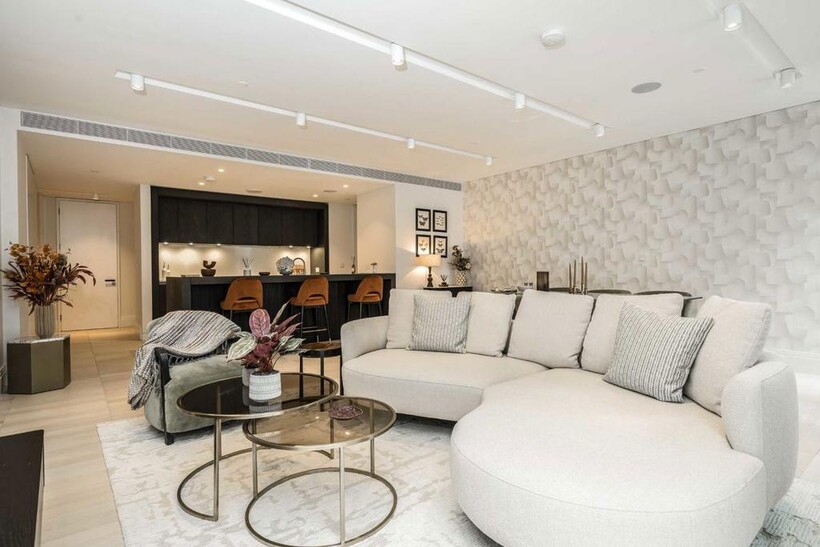 Cork Street, London W1S 3 bed flat to rent - £21,017 pcm (£4,850 pw)