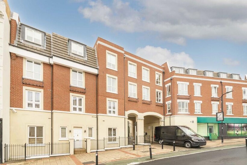 Church Road, London W3 2 bed flat to rent - £1,846 pcm (£426 pw)