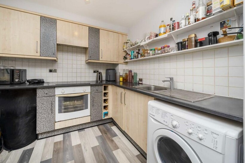 Church Road, London W3 2 bed flat to rent - £1,846 pcm (£426 pw)
