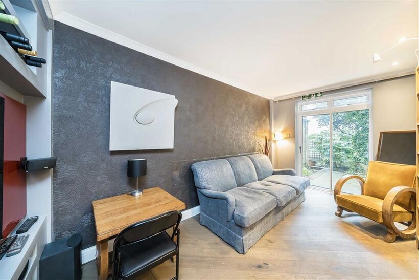 Montagu Square, London W1H 3 bed flat to rent - £4,996 pcm (£1,153 pw)