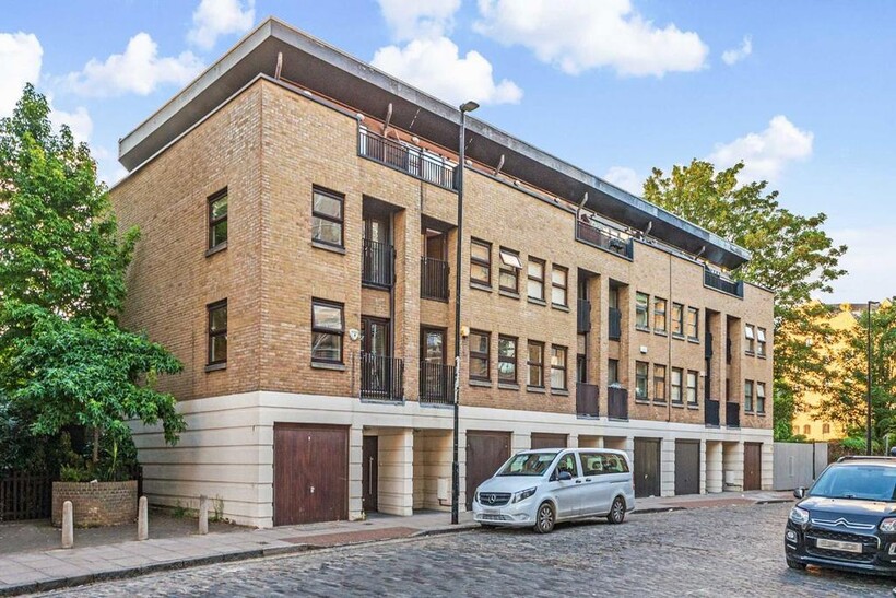 Wapping Wall, London E1W 4 bed flat to rent - £5,997 pcm (£1,384 pw)