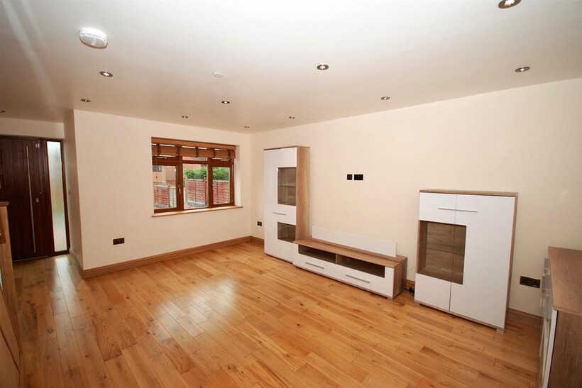 Golf Lane, Leamington Spa 4 bed detached house to rent - £1,895 pcm (£437 pw)