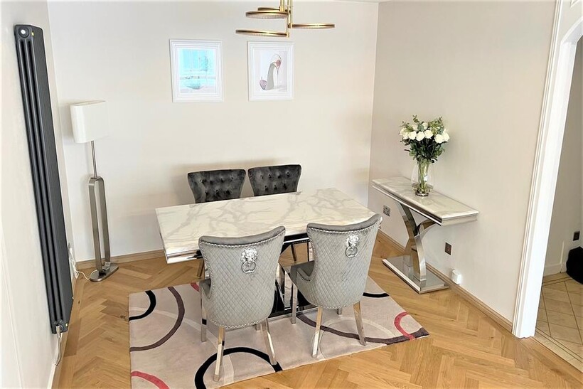 Queen Anne Street, London W1G 2 bed flat to rent - £4,498 pcm (£1,038 pw)