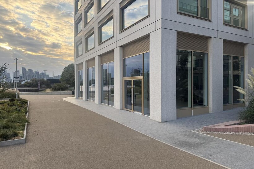 Deanston Building, Riverscape... Retail property (high street) to rent - £3,982 pcm (£919 pw)