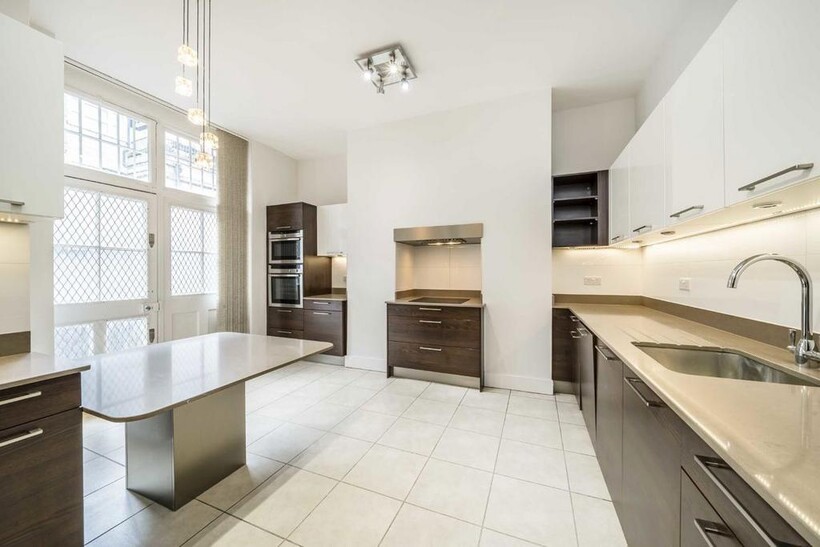 Bickenhall Street, London W1U 4 bed flat to rent - £6,998 pcm (£1,615 pw)