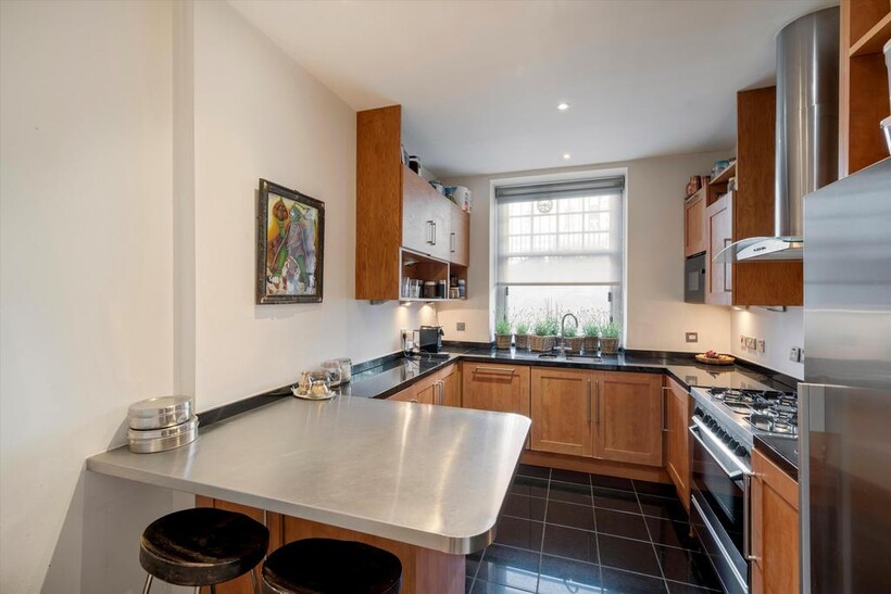 Queen's Gate, London, SW7 2 bed flat to rent - £6,067 pcm (£1,400 pw)