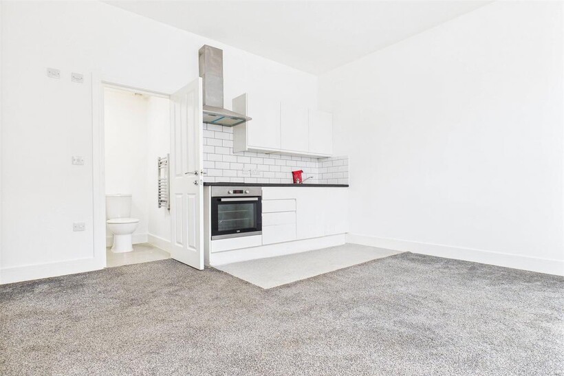 Studio Room: Kitchen